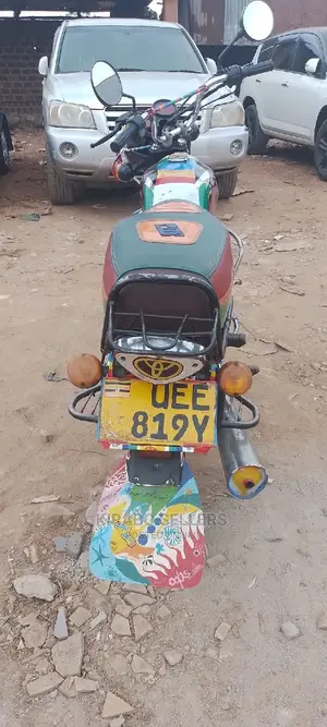 Bajaj Boxer 100 2019 White