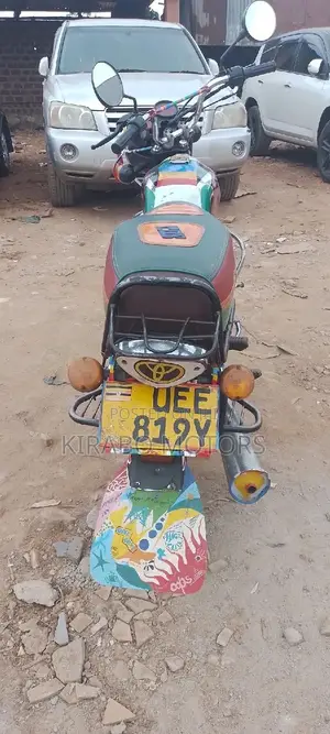 Bajaj Boxer 100 2019 White