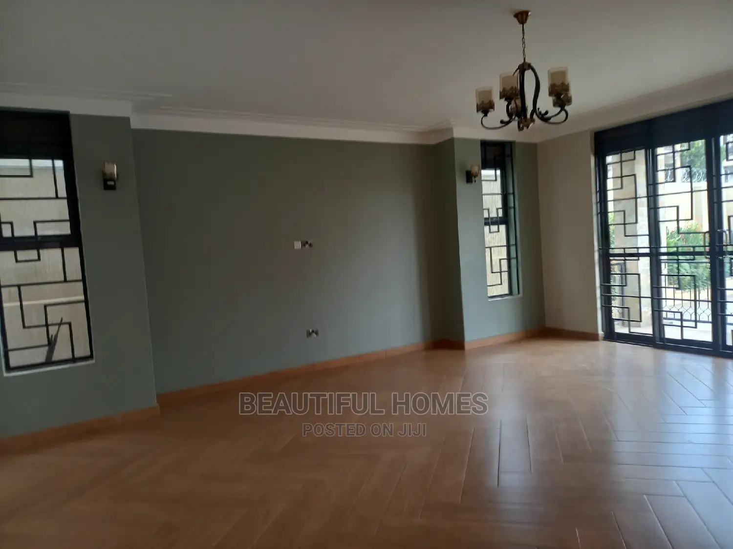 Furnished 6bdrm Duplex in Kira All Tarmack, Central Division for sale