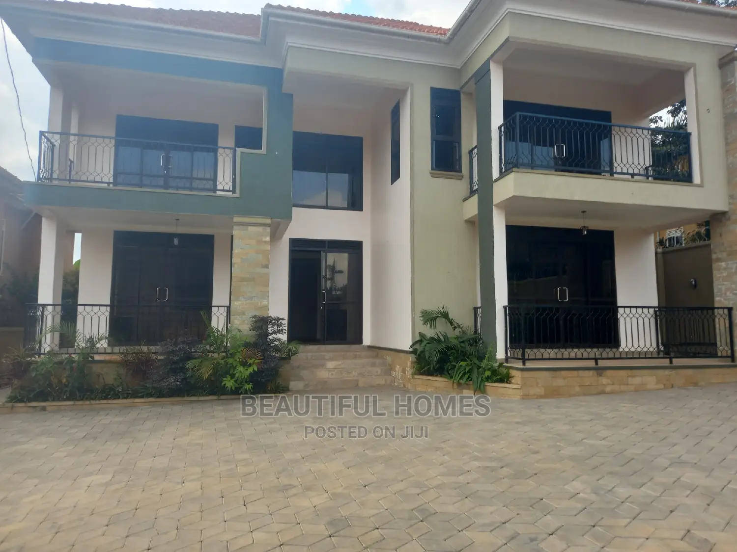 Furnished 6bdrm Duplex in Kira All Tarmack, Central Division for sale