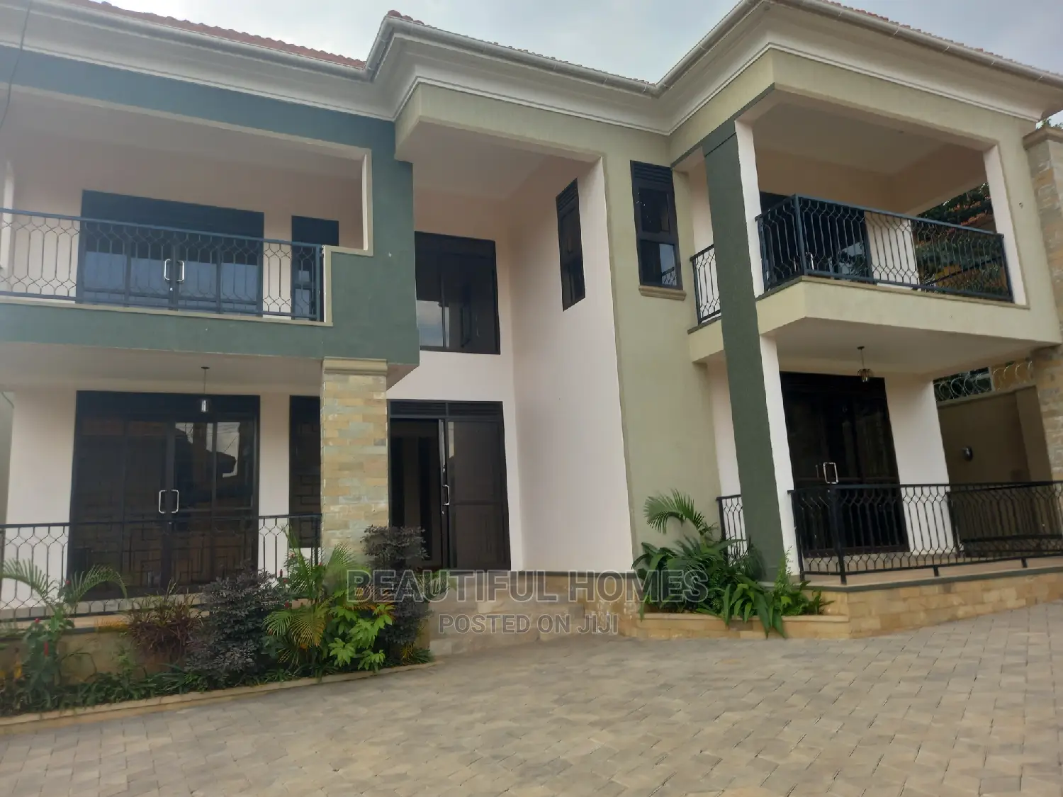 Furnished 6bdrm Duplex in Kira All Tarmack, Central Division for sale