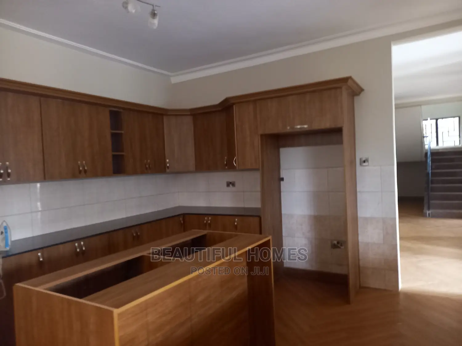 Furnished 6bdrm Duplex in Kira All Tarmack, Central Division for sale
