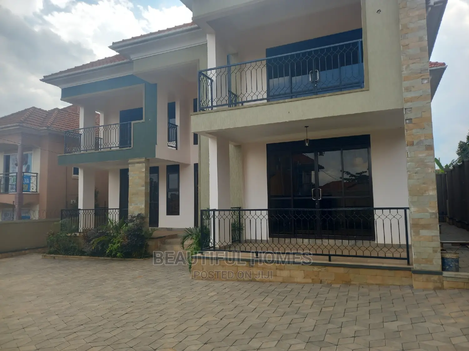 Furnished 6bdrm House in Kira for sale