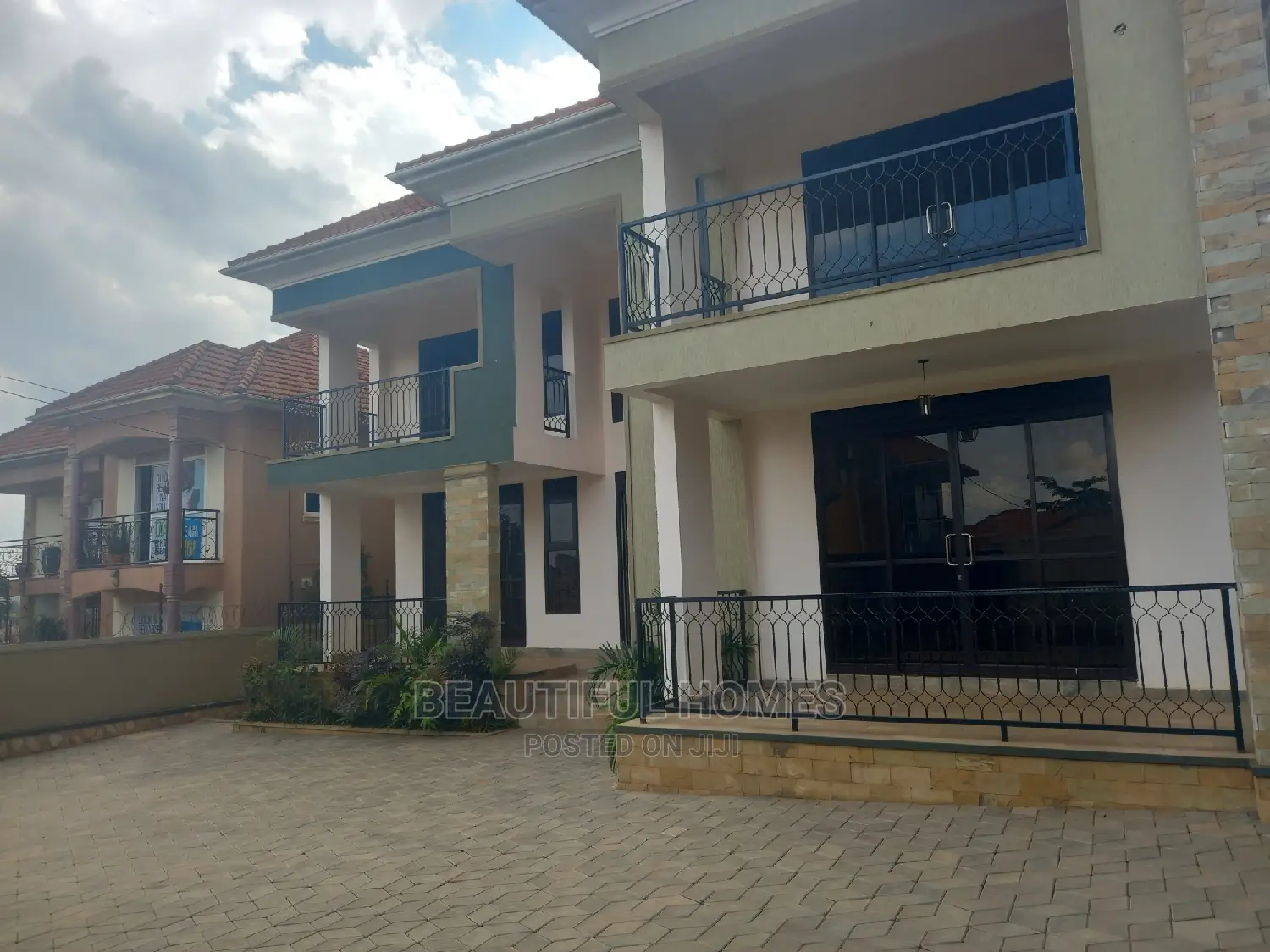 Furnished 6bdrm House in Kira for sale