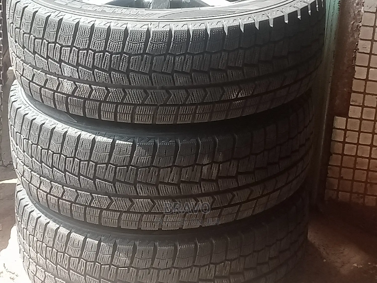 215/60r16 Dunlop Maxx.