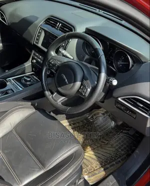 Jaguar F-Pace 35t Premium 2017 Red