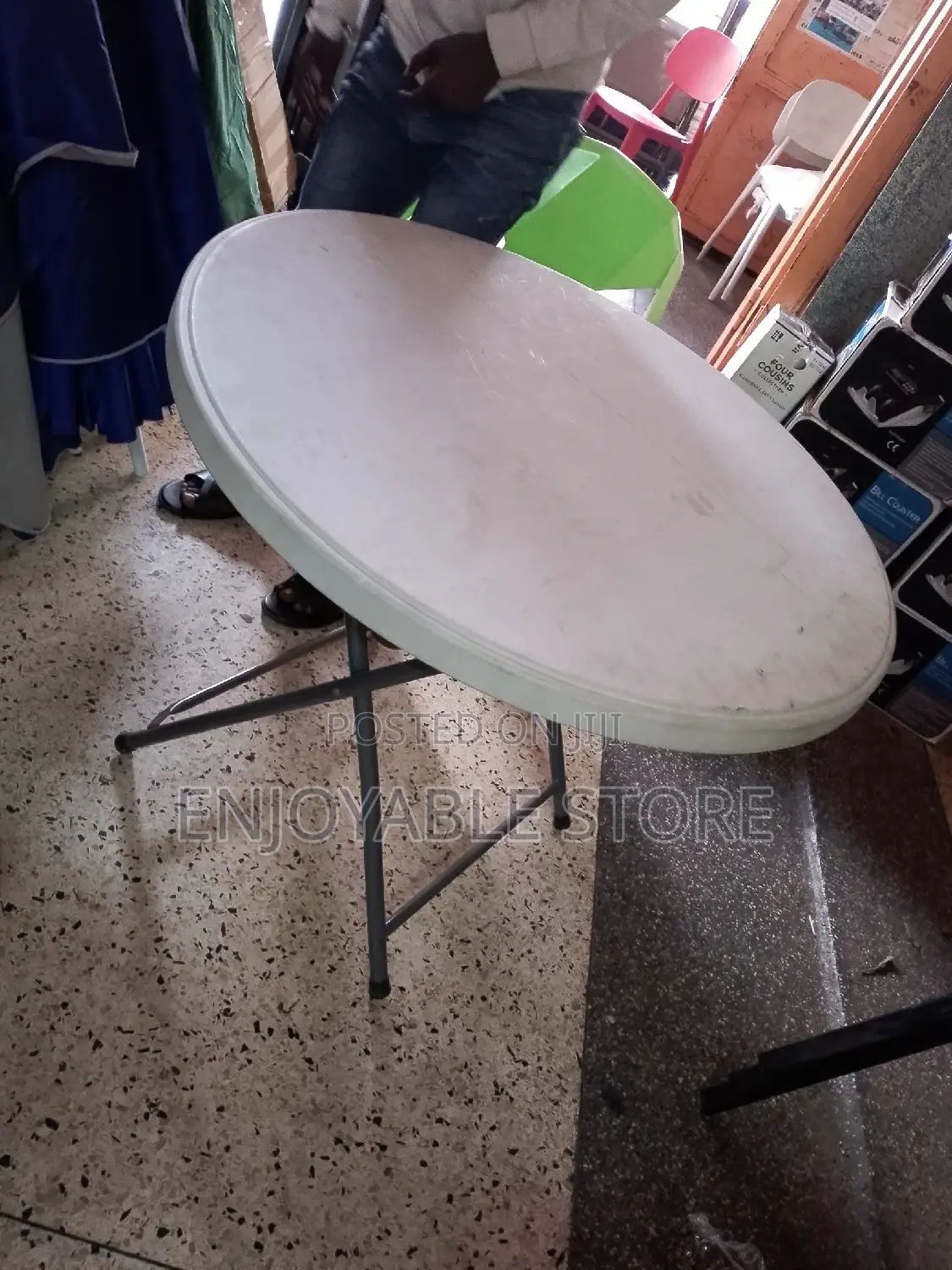 Foldable Round Table
