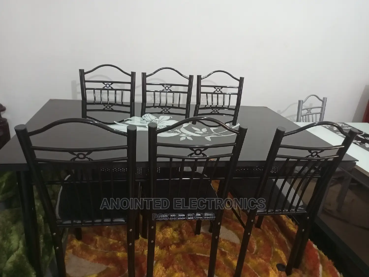 Dining Set With a 6 Chairs
