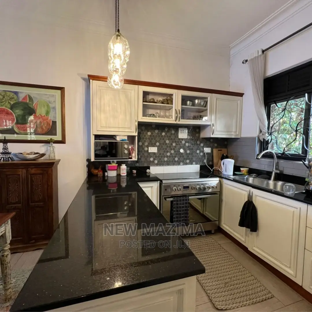 3bdrm Bungalow in Kabalagala Heights, Central Division for sale