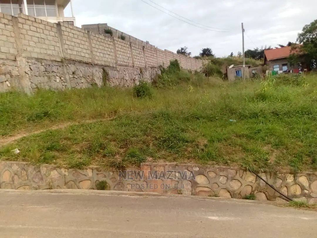 35 Decimals on Forced Sale in Heart of Buziga Heights