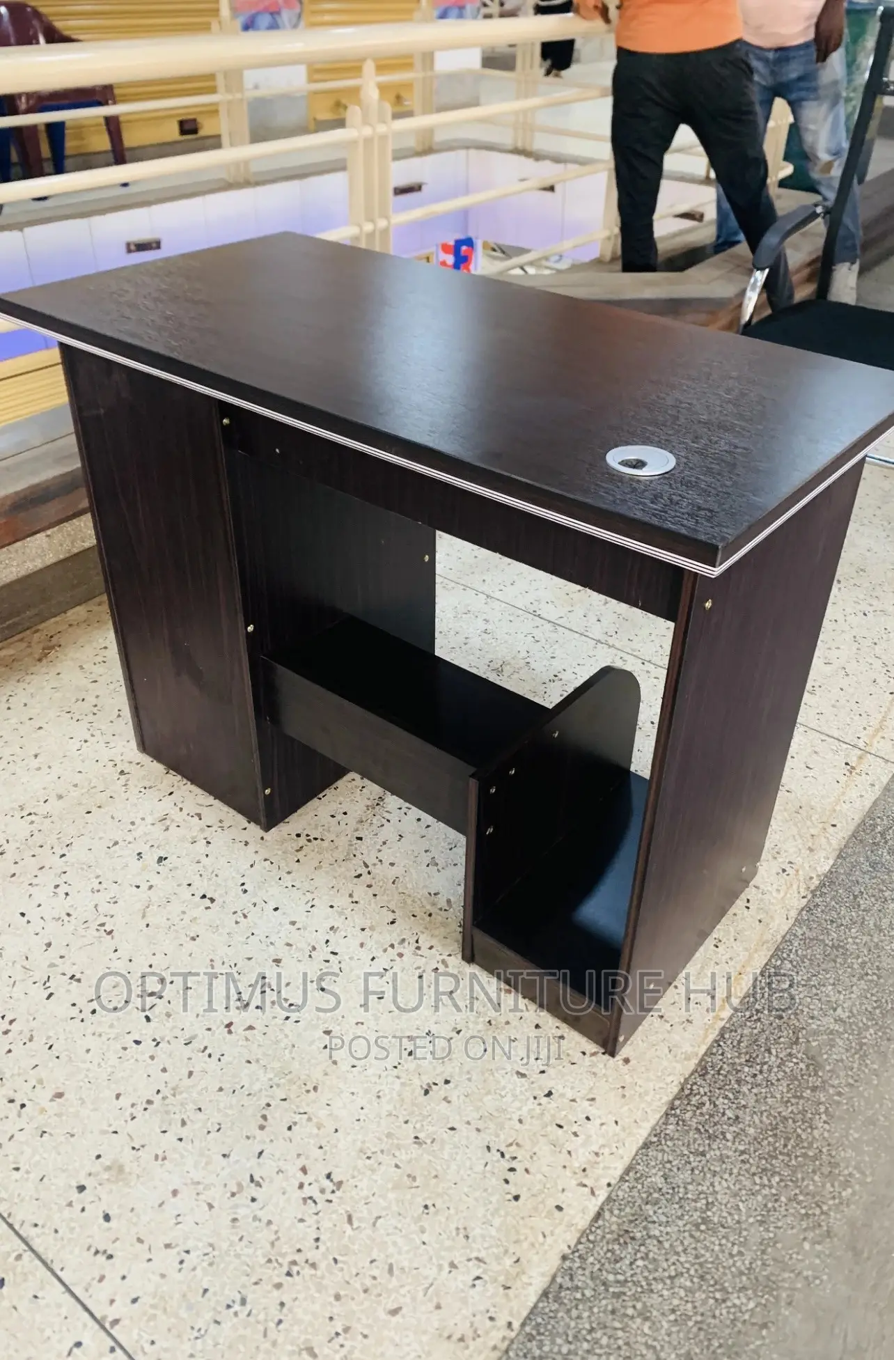 Office Desk (One Meter)