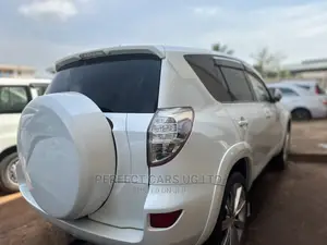 Photo - Toyota RAV4 2.5 2010 Off white