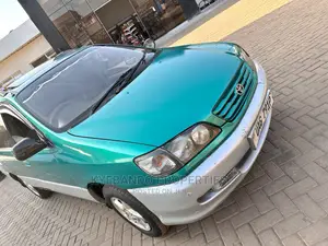 Toyota Ipsum 1999 Green