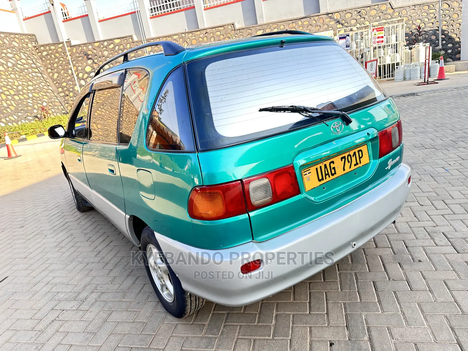 Toyota Ipsum 1999 Green