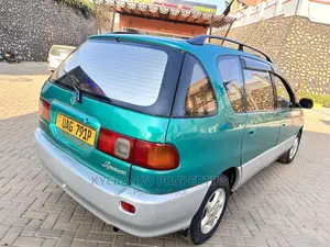 Toyota Ipsum 1999 Green