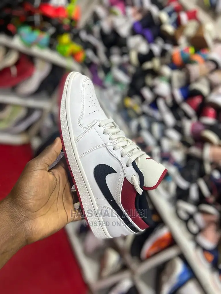 Easy Sneakers