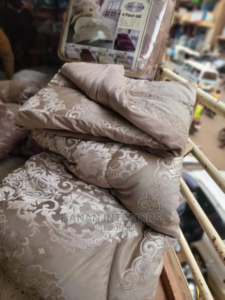 Thick Duvet With Bedsheets, 2 Cussions and 2 Pillowcases