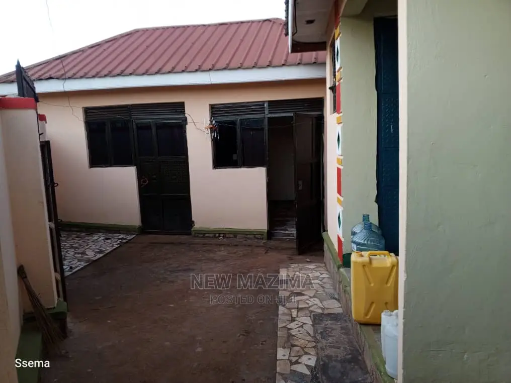 4bdrm House in Bulenga Town, Central Division for sale