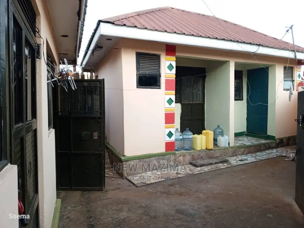 4bdrm House in Bulenga Town, Central Division for sale