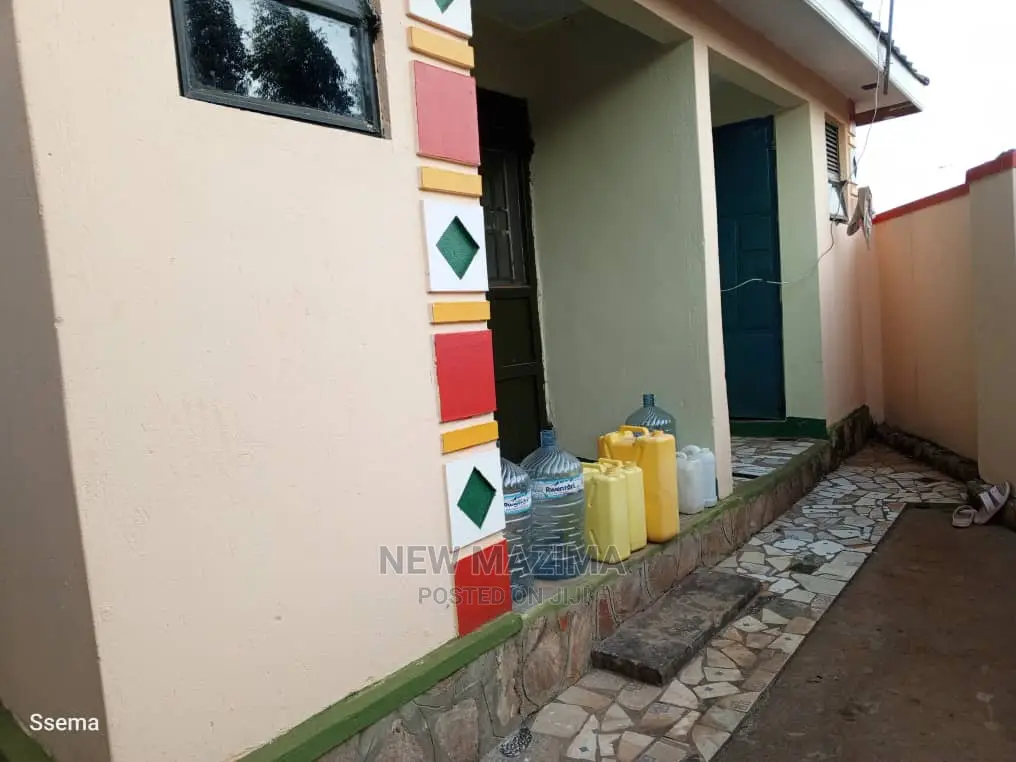 4bdrm House in Bulenga Town, Central Division for sale