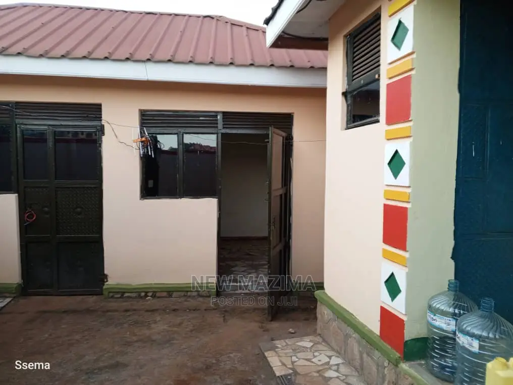 4bdrm House in Bulenga Town, Central Division for sale