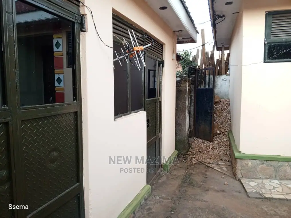 4bdrm House in Bulenga Town, Central Division for sale