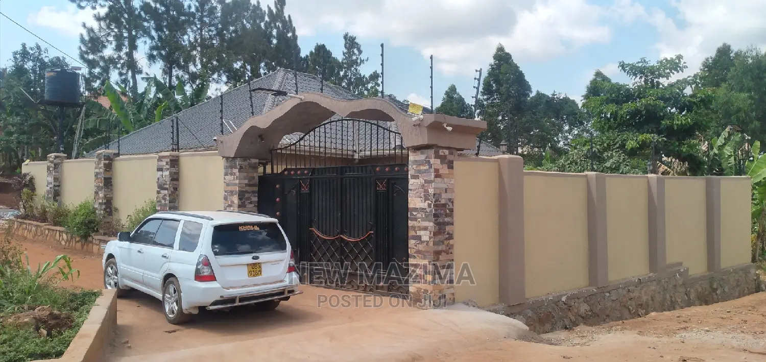 4bdrm Bungalow in Ntebe Rd Kitende, Central Division for sale