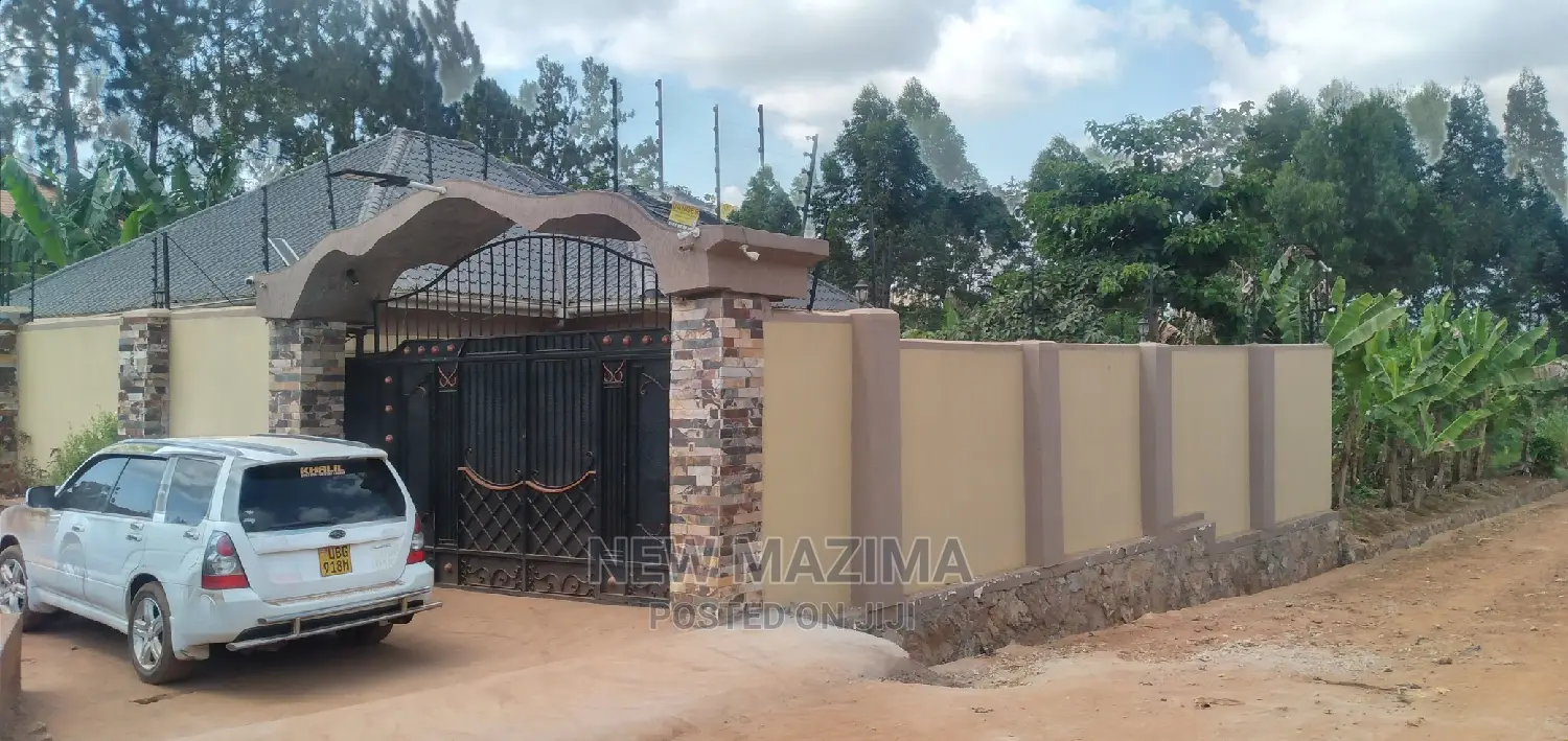 4bdrm Bungalow in Ntebe Rd Kitende, Central Division for sale