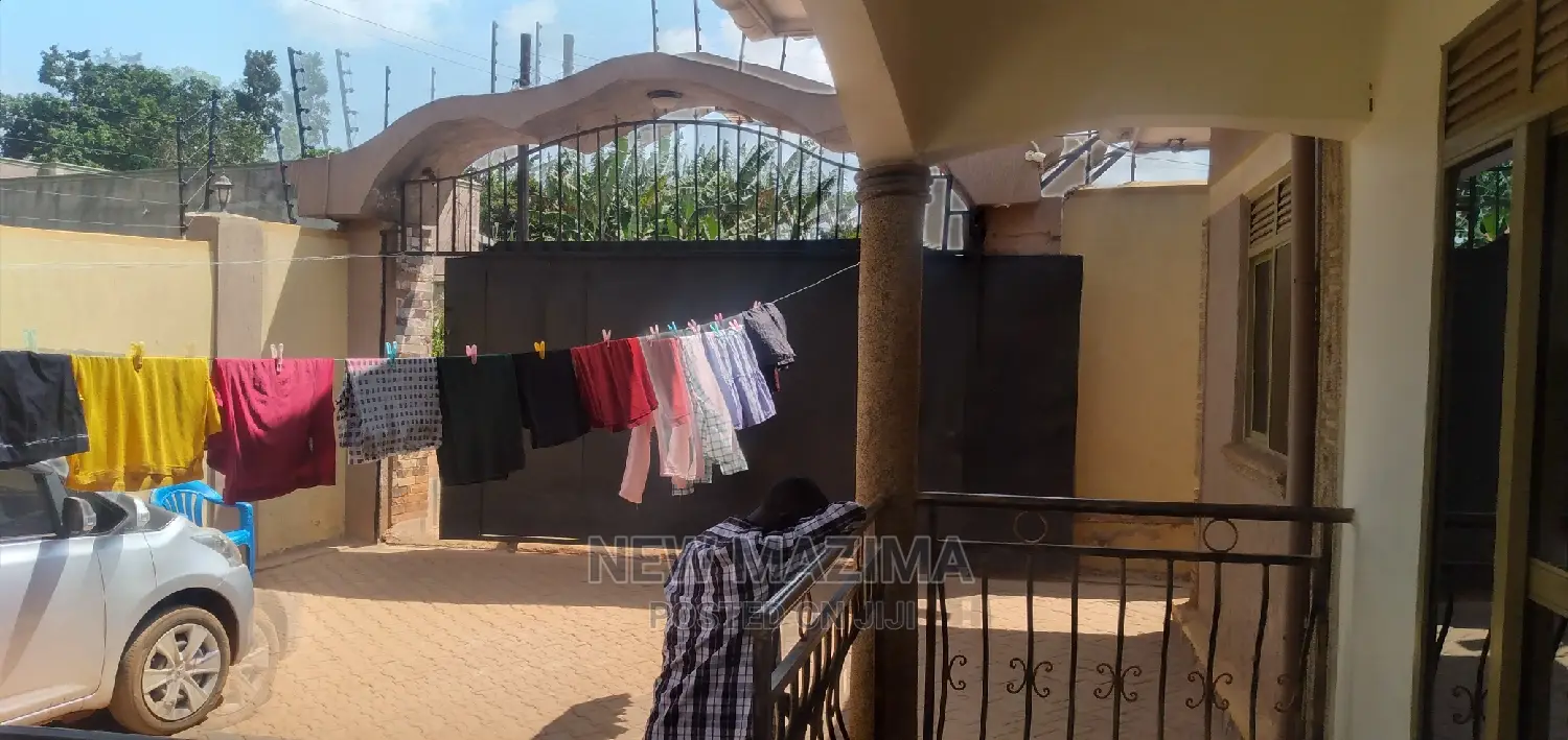 4bdrm Bungalow in Ntebe Rd Kitende, Central Division for sale