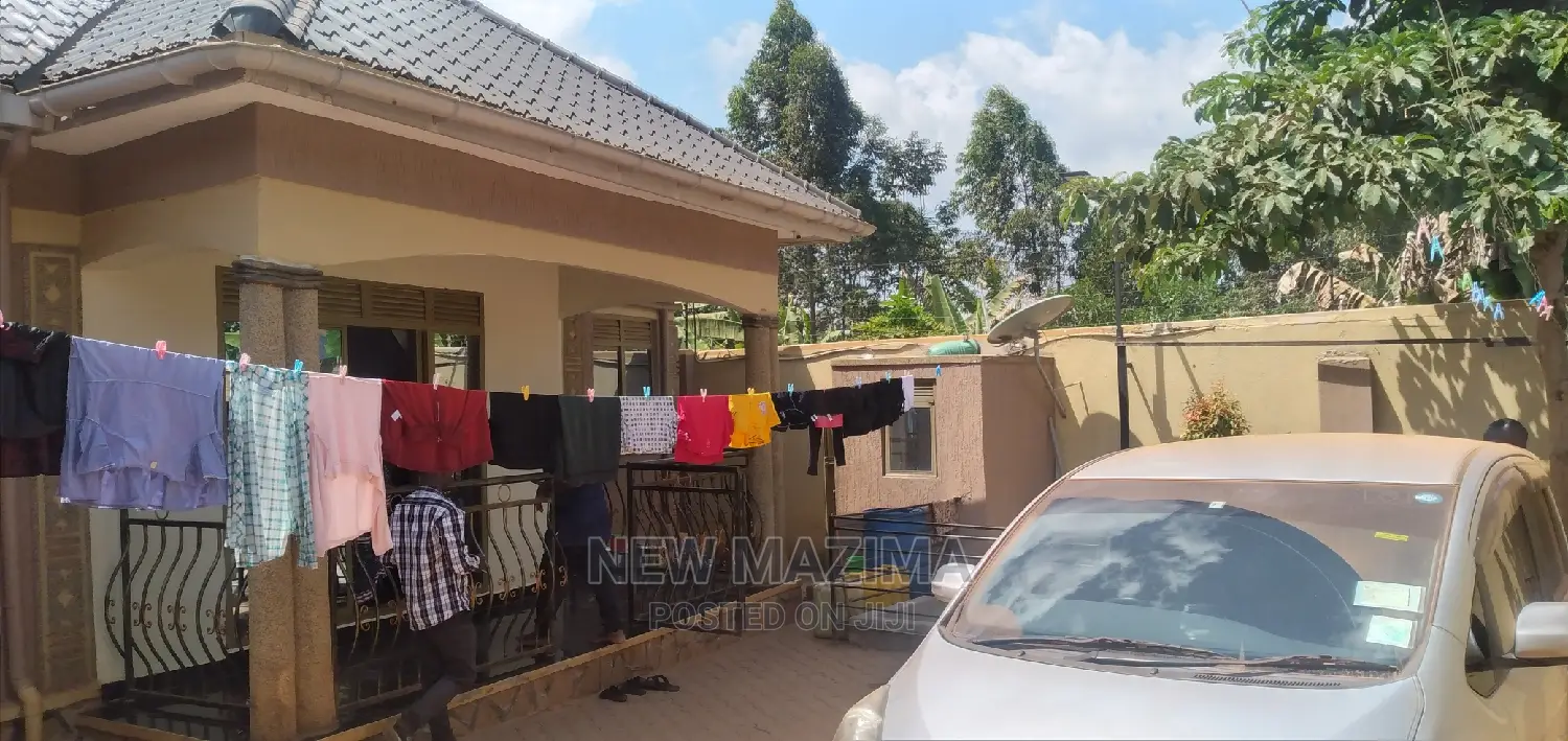 4bdrm Bungalow in Ntebe Rd Kitende, Central Division for sale