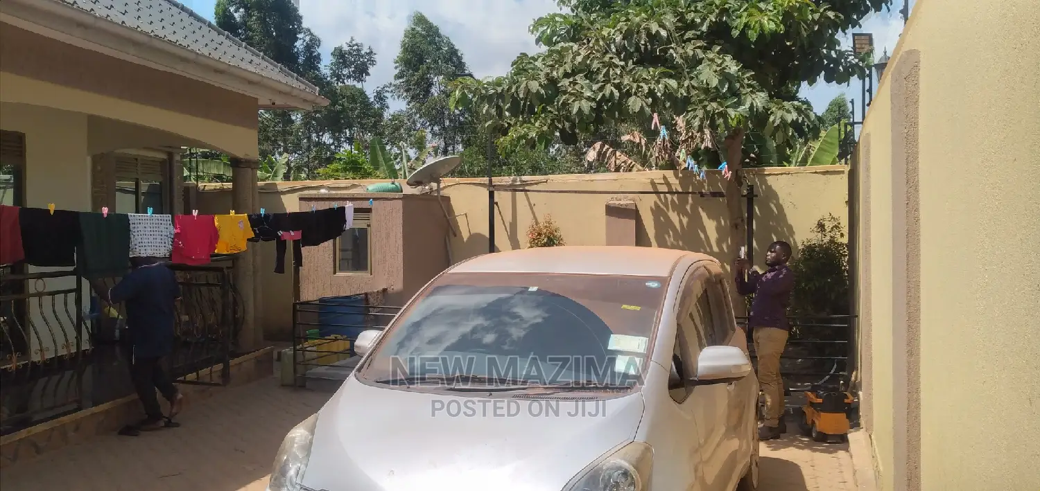 4bdrm Bungalow in Ntebe Rd Kitende, Central Division for sale