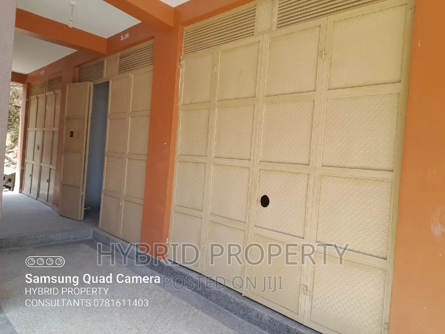Beautiful Shops for Renting at Wakiso Town~Hoima Road.