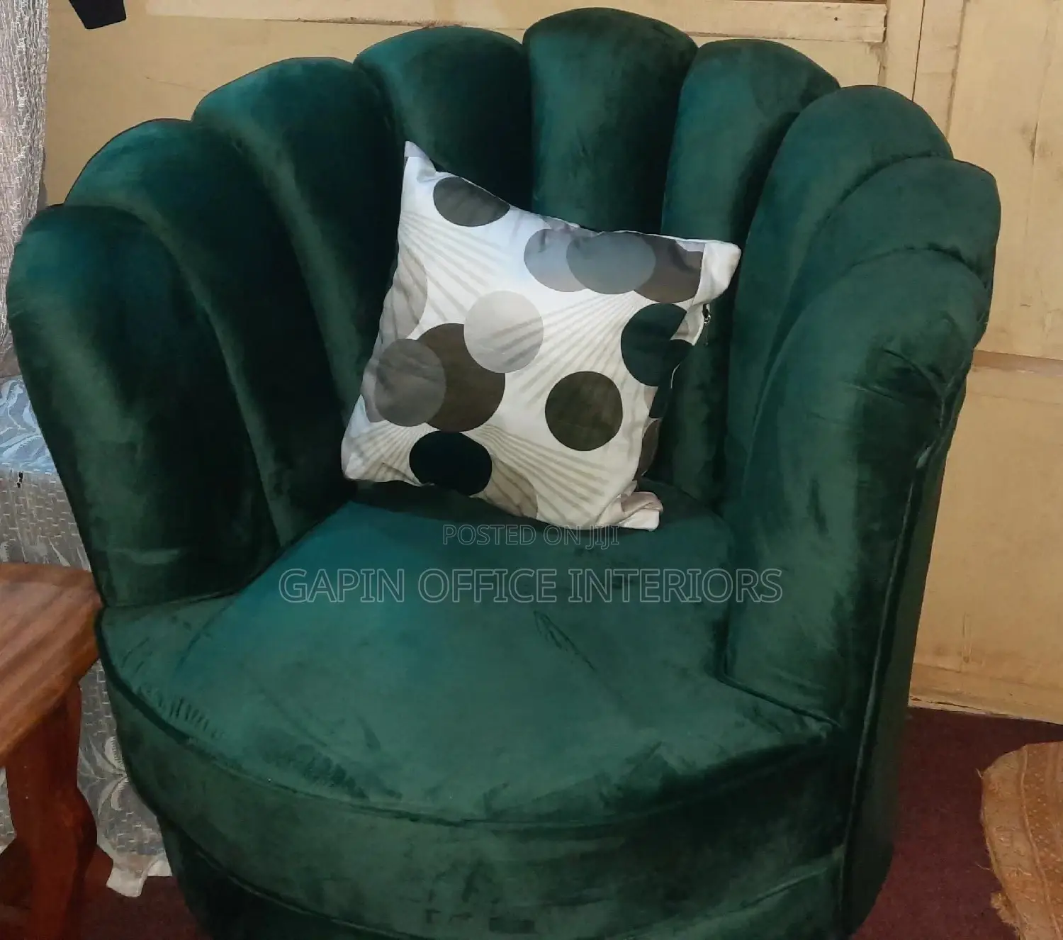 Chair for Both Office Visitors and Home Use