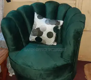 Chair for Both Office Visitors and Home Use