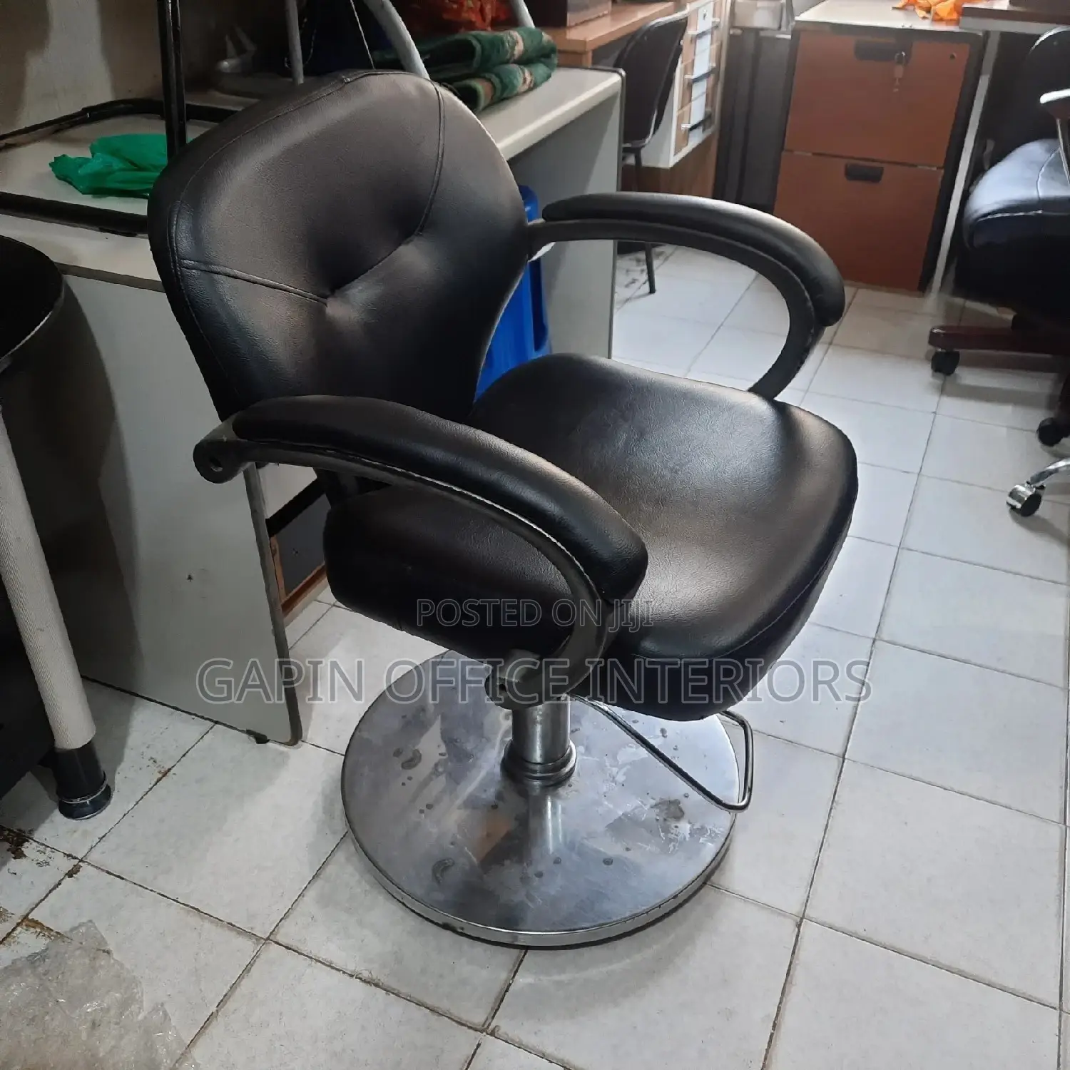 Short Saloon Chair