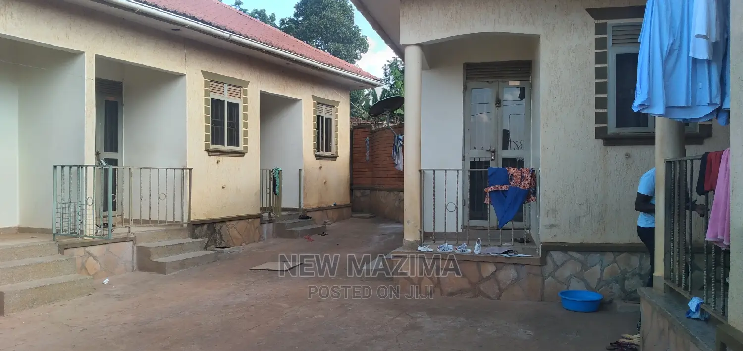 5bdrm House in Zana Ntebe Rd, Central Division for sale