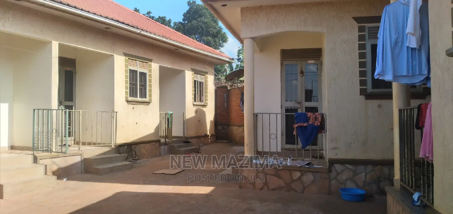 5bdrm House in Zana Ntebe Rd, Central Division for sale
