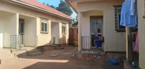 5bdrm House in Zana Ntebe Rd, Central Division for sale