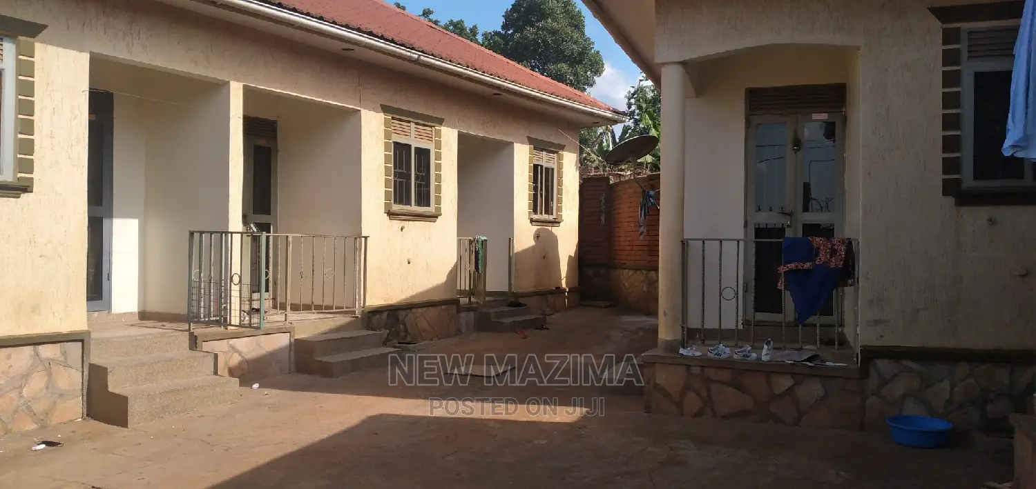 5bdrm House in Zana Ntebe Rd, Central Division for sale