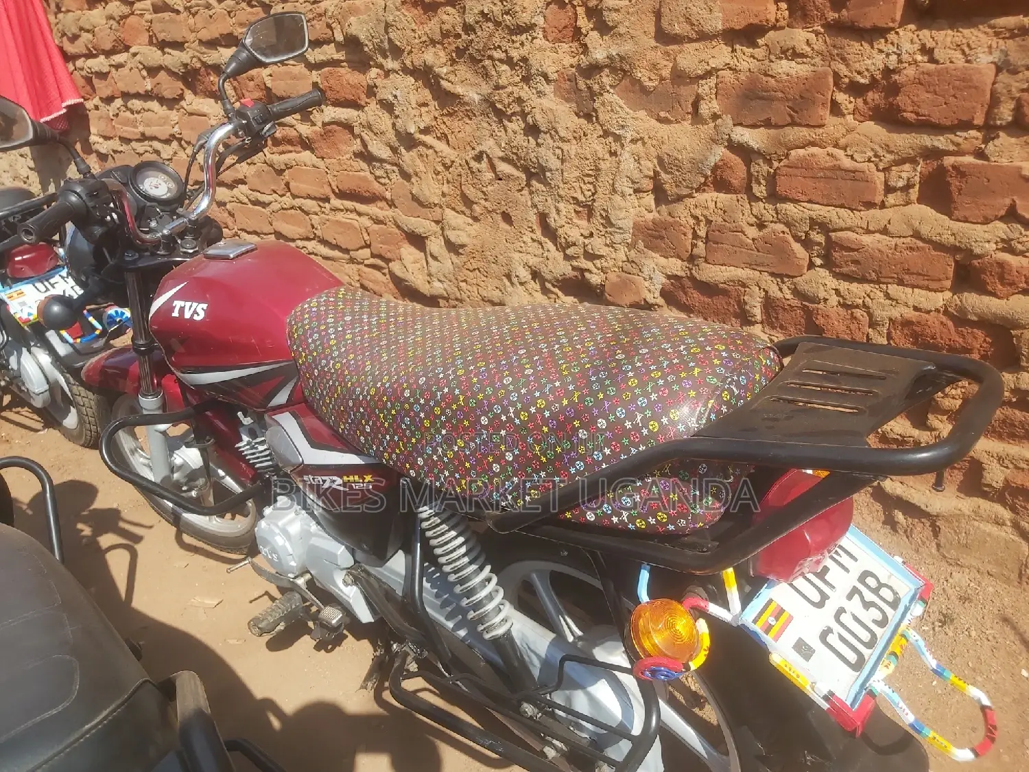 TVS HLX 125 2022 Red