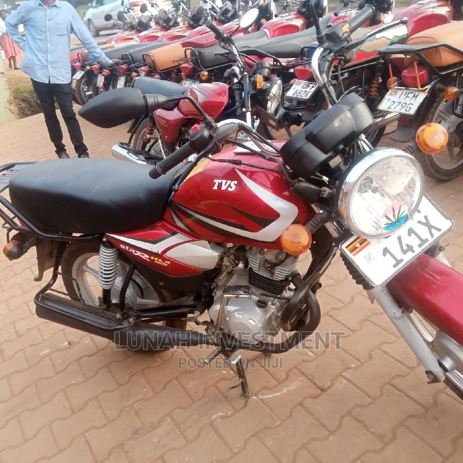 TVS HLX 125 2022 Red