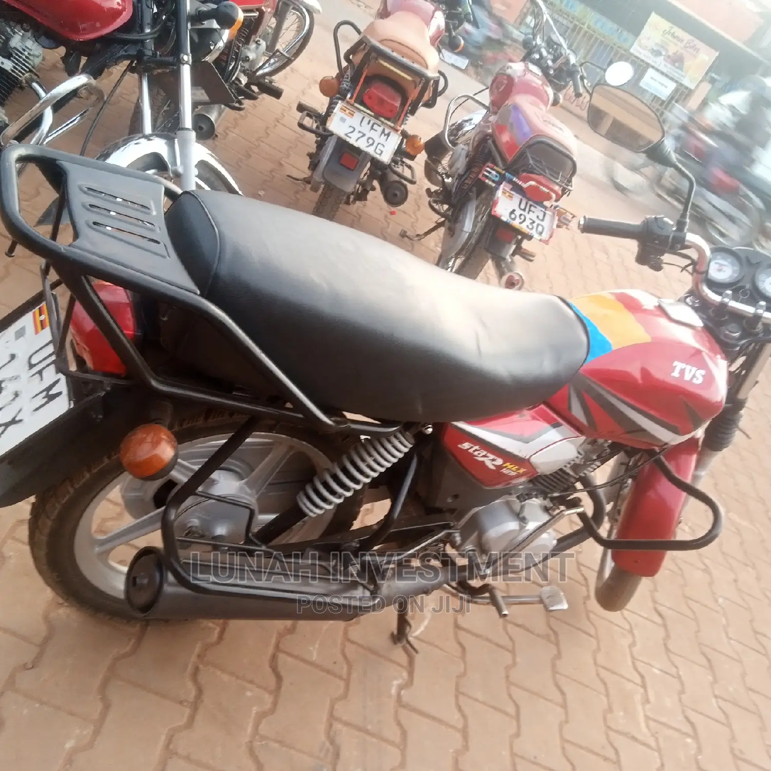 TVS HLX 125 2022 Red