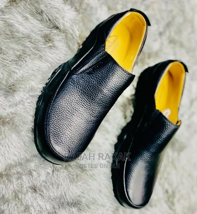 Original Low Clarks Leather Casual Shoes