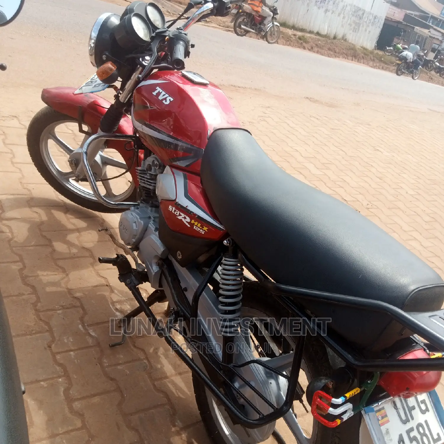TVS HLX 125 2022 Red