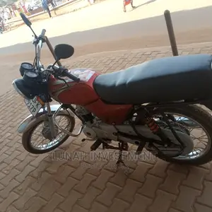 Bajaj Boxer 100 2022 Red