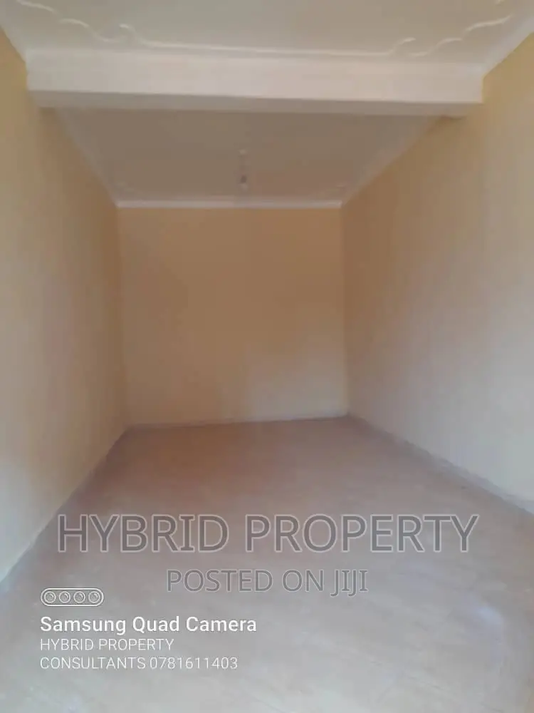 Beautiful Shops for Renting at Wakiso Town~Hoima Road.