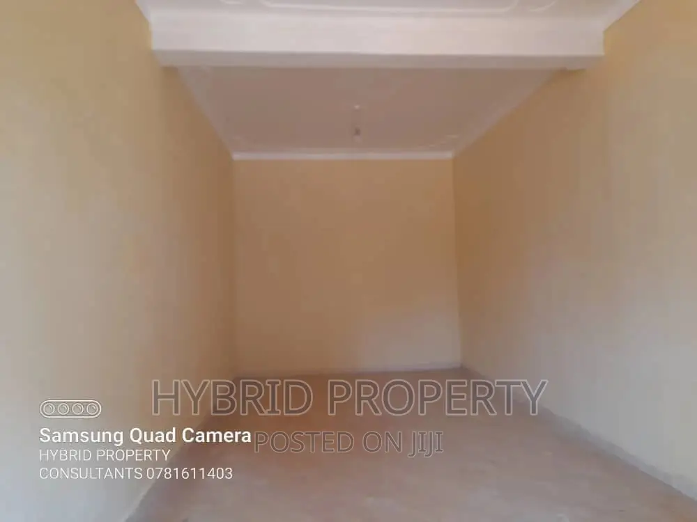 Beautiful Shops for Renting at Wakiso Town~Hoima Road.