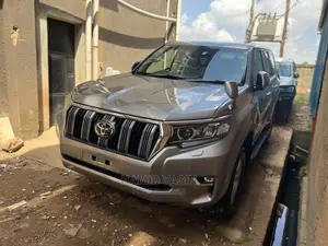 Toyota Land Cruiser Prado 2022 Silver
