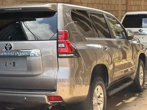 Toyota Land Cruiser Prado 2022 Silver