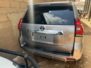 Toyota Land Cruiser Prado 2022 Silver